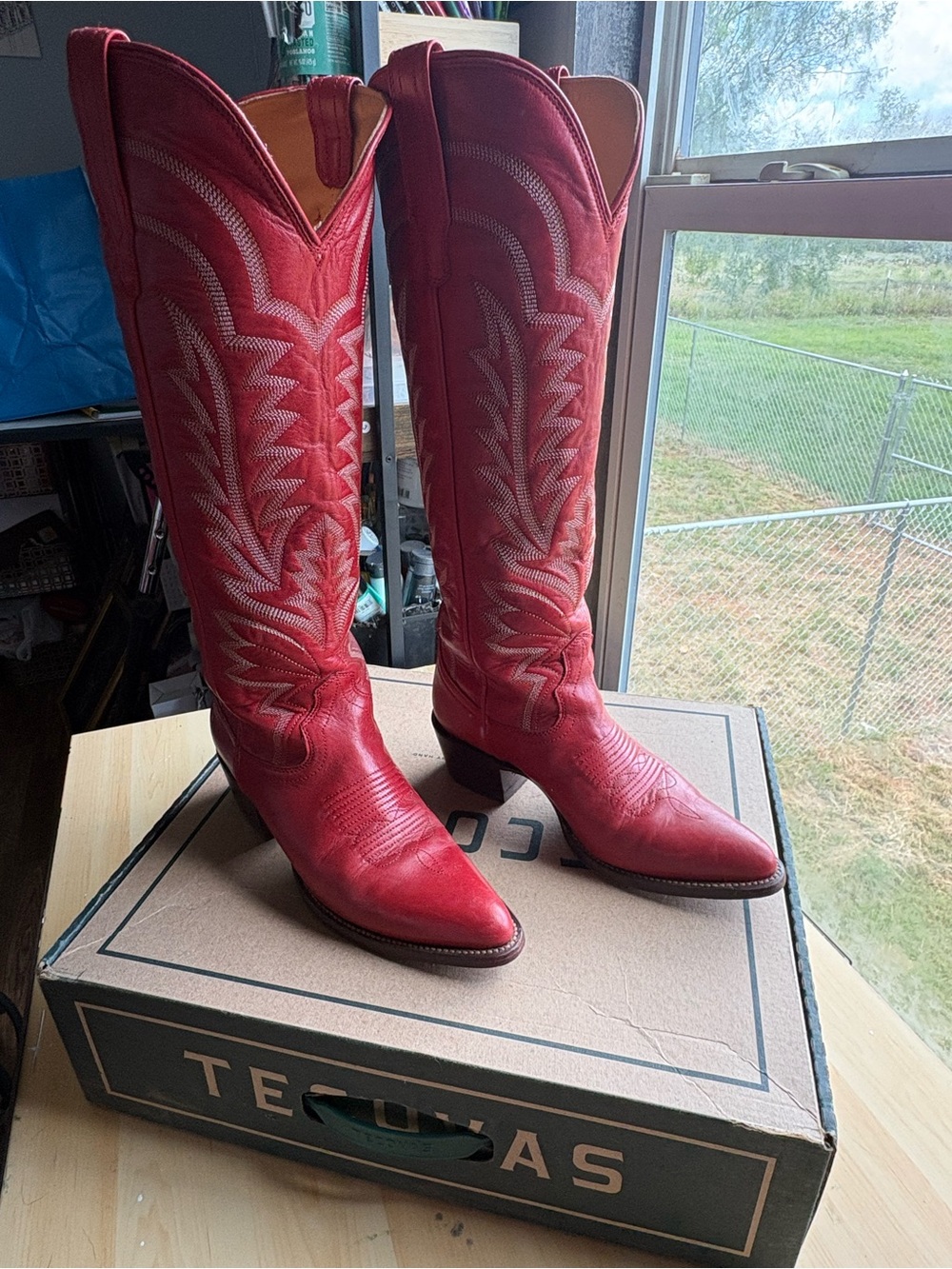 Tecovas Red Abby - Picture 2 of 7